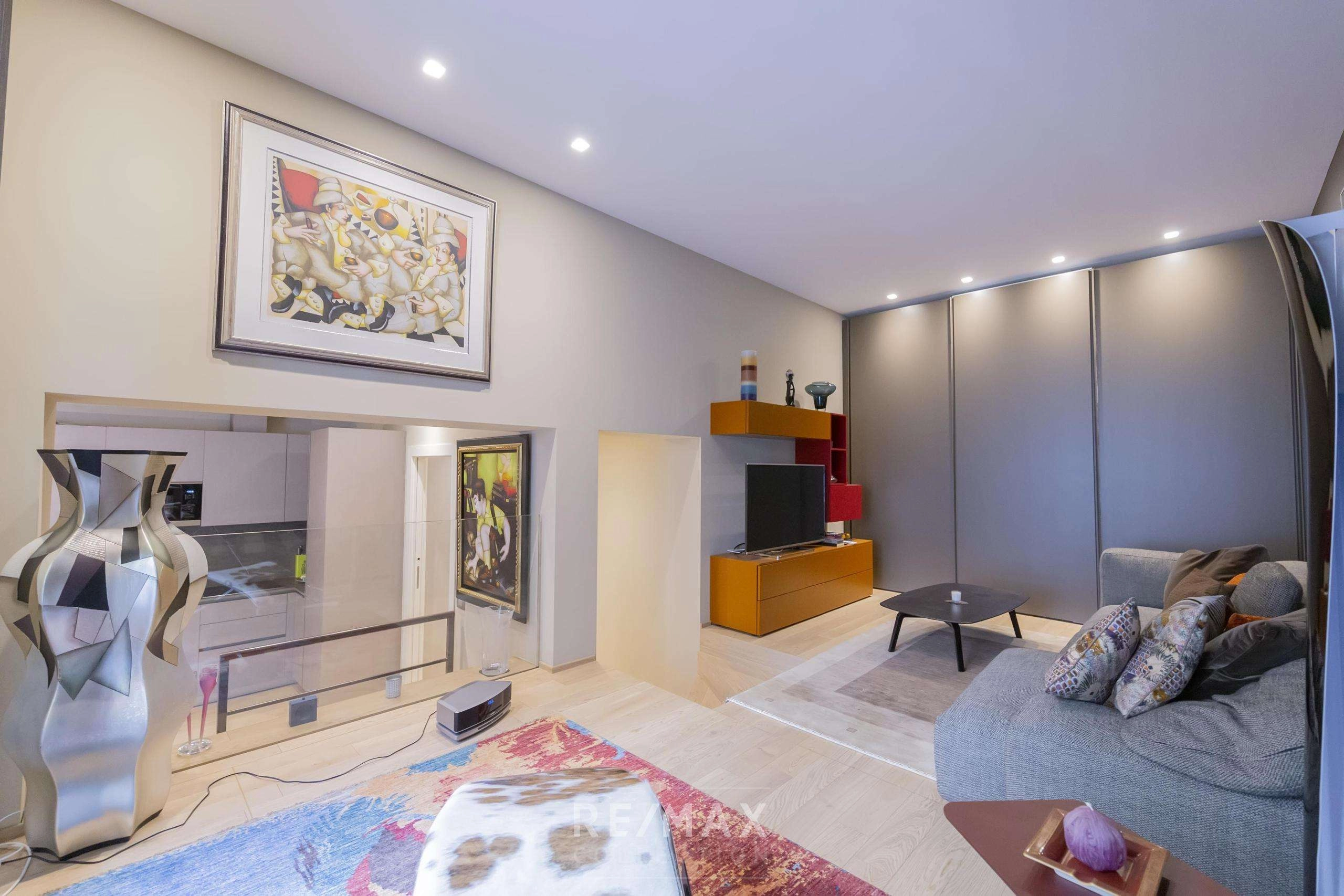 new-and-prestigious-apartment-renovated-with-garage-area-city-life-milan