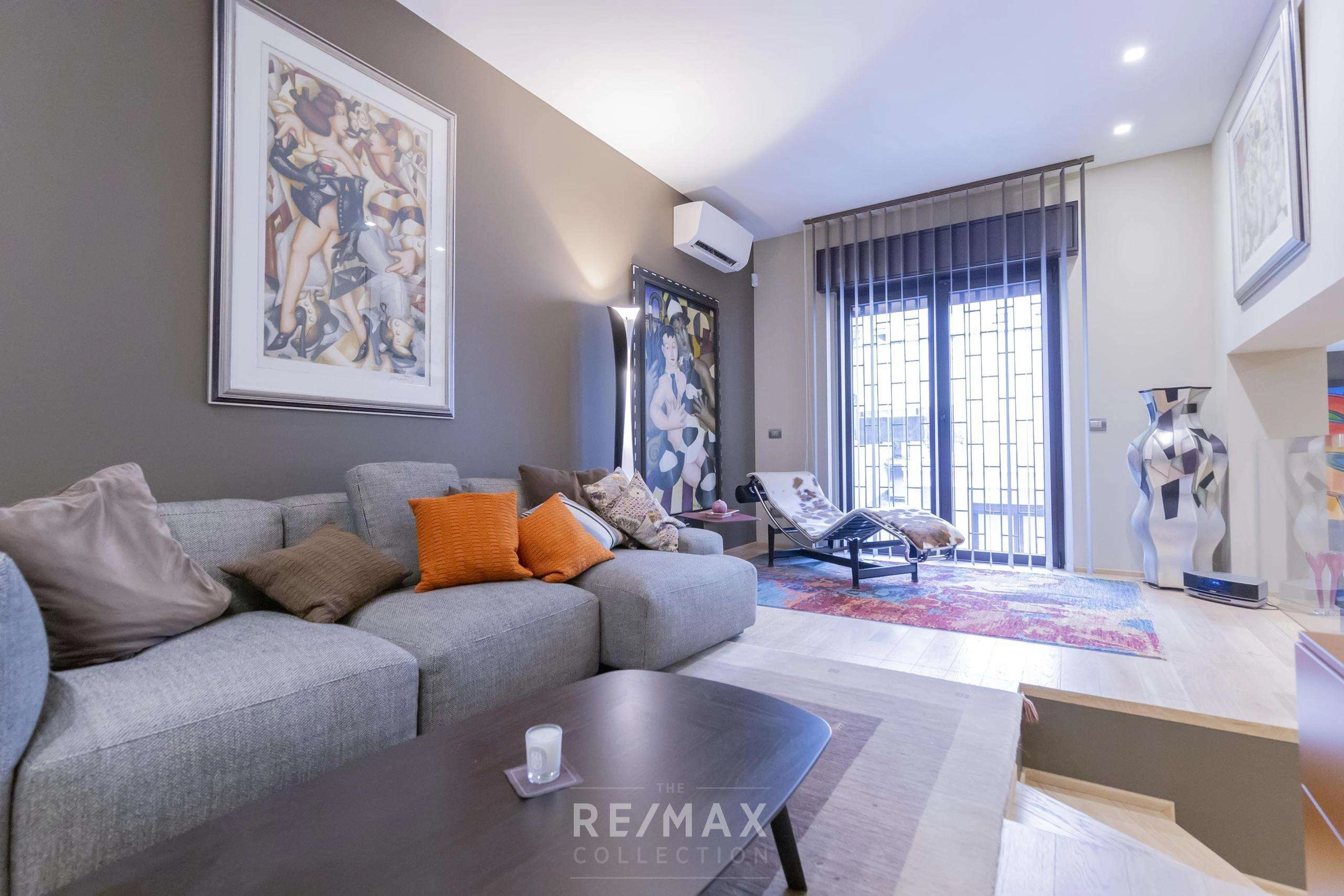 new-and-prestigious-apartment-renovated-with-garage-area-city-life-milan
