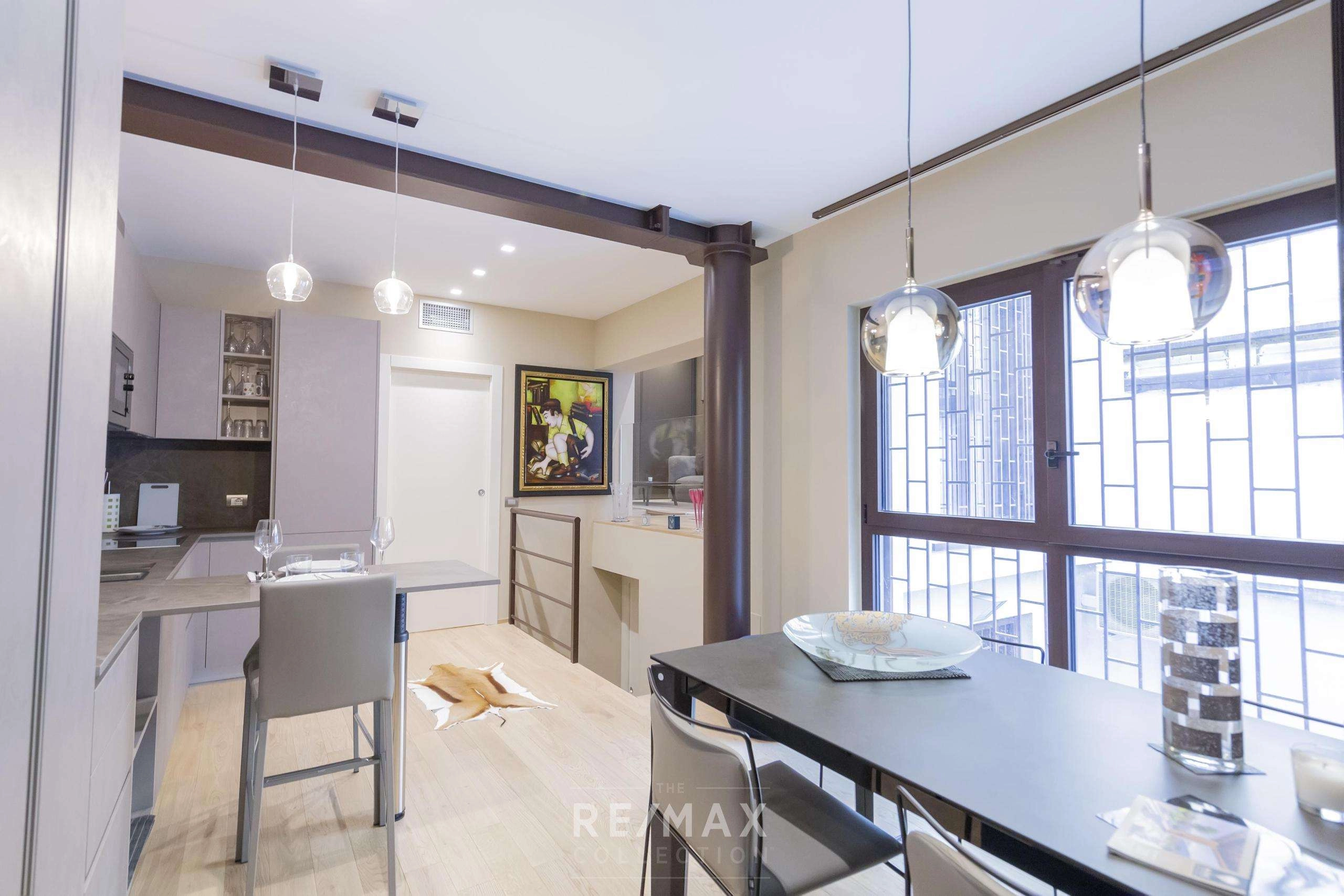 new-and-prestigious-apartment-renovated-with-garage-area-city-life-milan