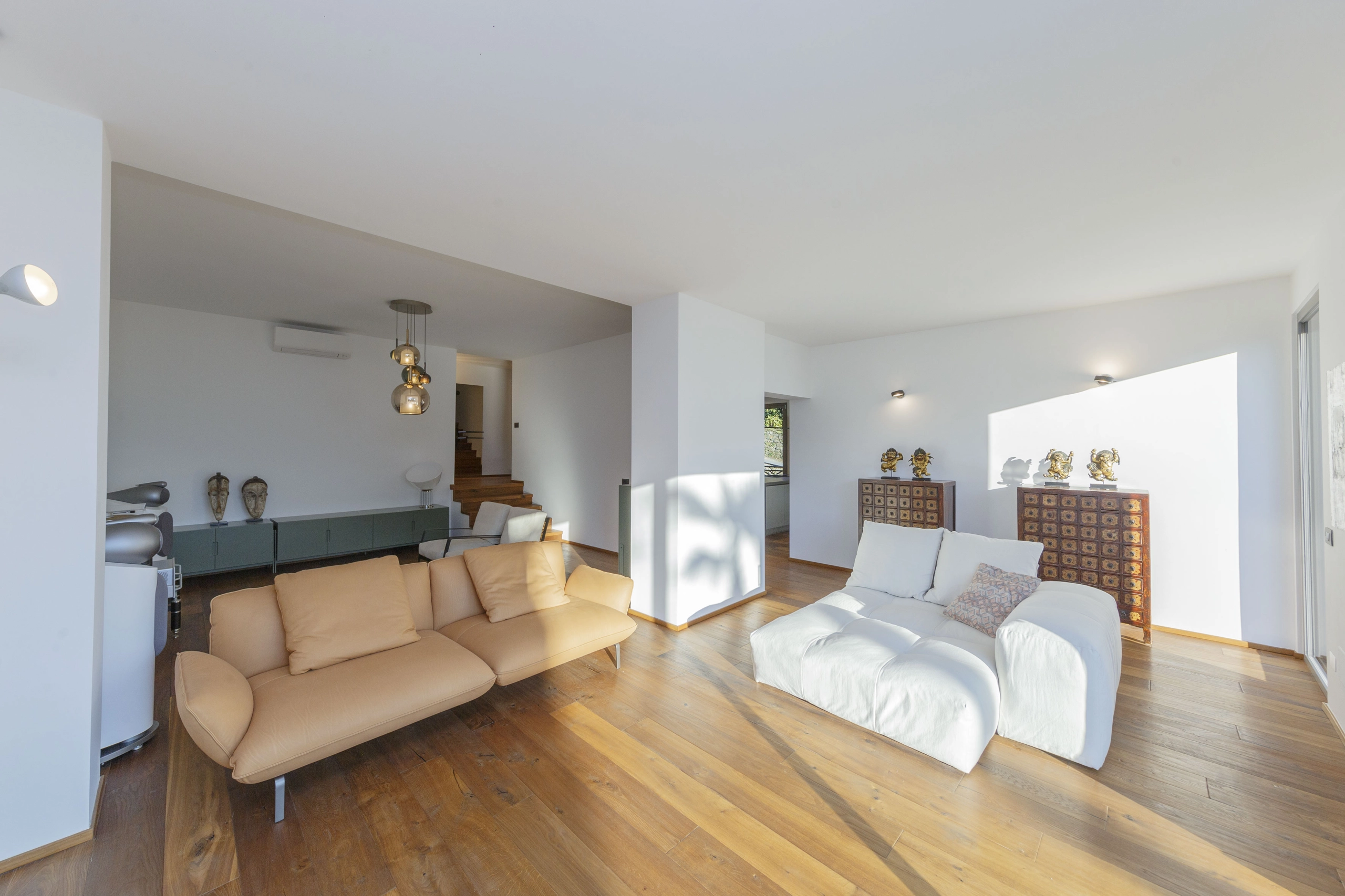 villa-bianca-suna-lago-maggiore-luxury-properties-for-sale-villa-for-sale-lake-maggiore-villa-with-swimming-pool-for-sale-villa-with-lake-view-italian-luxury-properties-for-sale